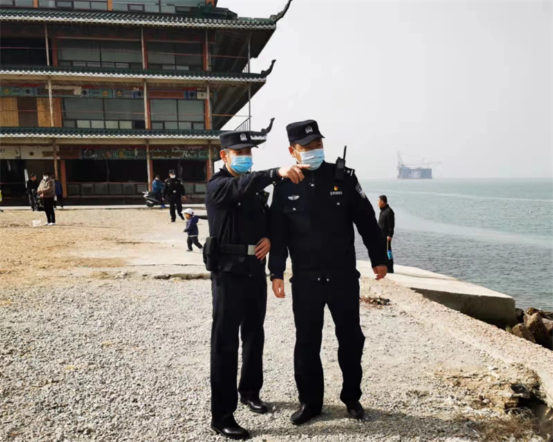 青島海岸警察支隊海泊河派出所構筑沿海防疫屏障