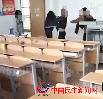 山東現代學院高校輔導員在教室內毆打女生，校方：正在核查中